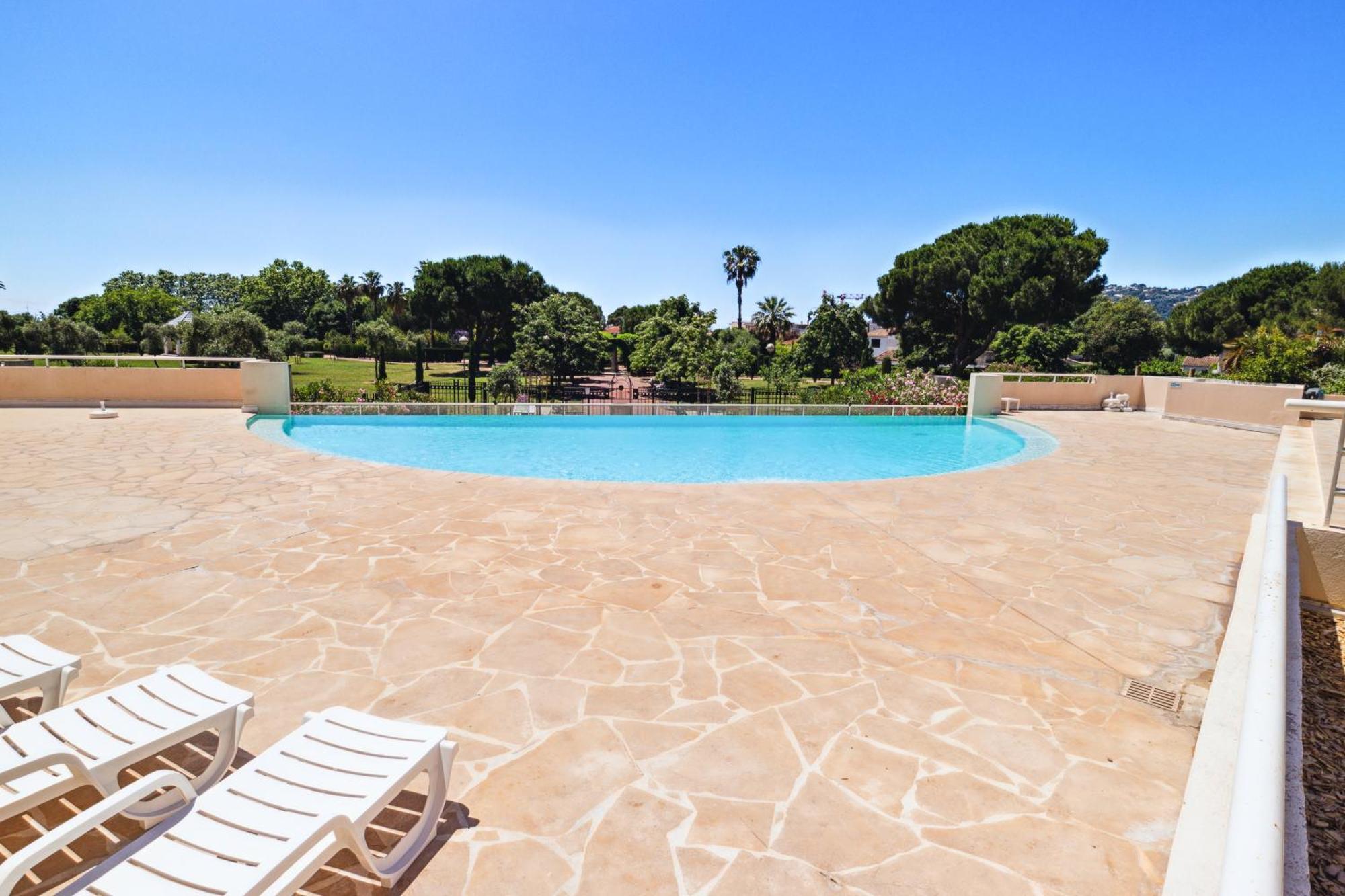 Duplex Villa Les Pins 89M2 Et Terrasse 30M2 Antibes Extérieur photo
