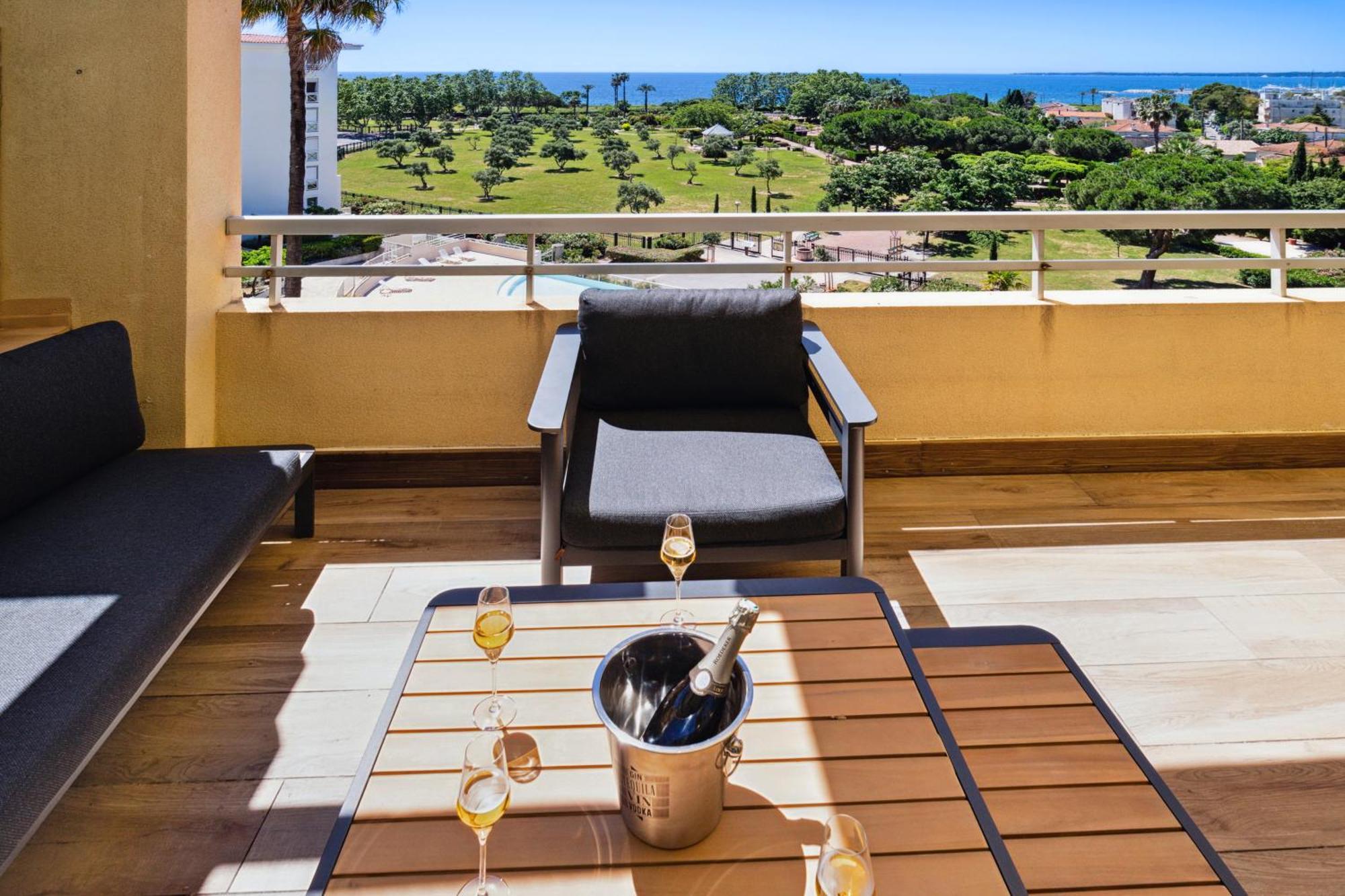 Duplex Villa Les Pins 89M2 Et Terrasse 30M2 Antibes Extérieur photo